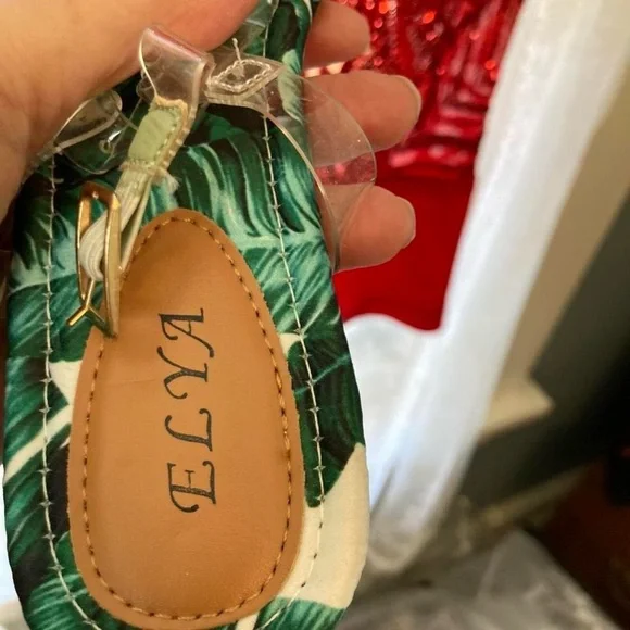 Green and cream tropical leaf sandals w rhinestone brooch Elya approx 7 unsized - Picture 5 of 5
